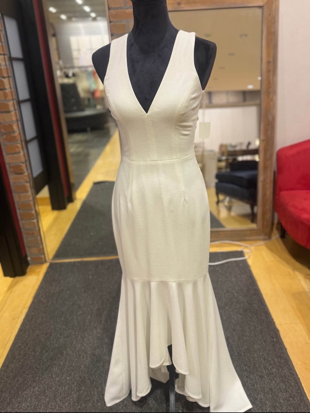 Elegant White V-Neck Mermaid Dress